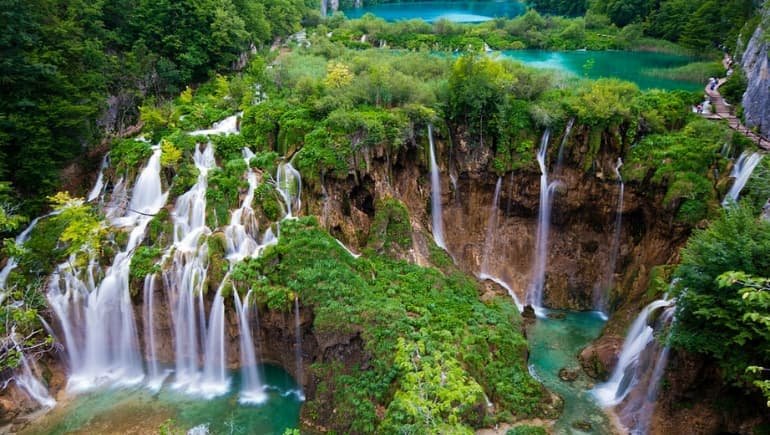 Cascadas en el Parque Nacional de los Lagos de Plitvice