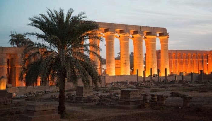 Luxor: recorrido por el East Bank y el templo de Dendera con cena en barco