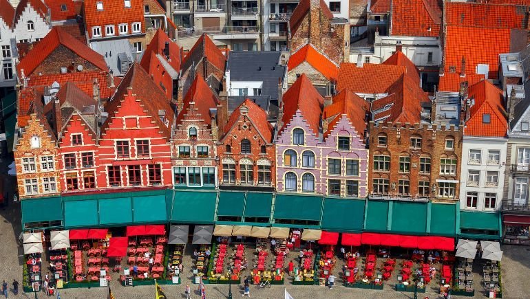Vista aérea de la plaza mayor de Brujas